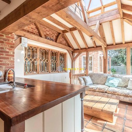 Chestnut Cottage - Stunning Countryside Views! Parking, 4 Bed, 3 Bathrooms White Waltham Kültér fotó