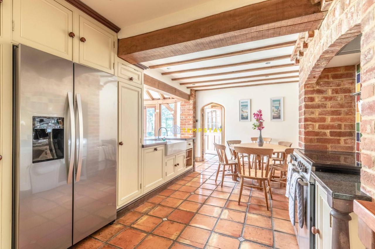 Chestnut Cottage - Stunning Countryside Views! Parking, 4 Bed, 3 Bathrooms White Waltham Kültér fotó